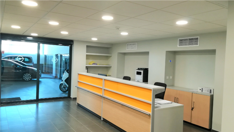 Oficinas Administrativas con Luz Blanca